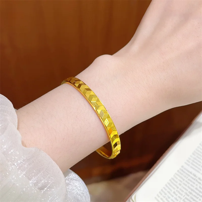 Fashion Unisex 14K Gold‑Plated Stainless Steel Rhombus Laser Bangle, Shimmer Textured Closed Bracelet For Daily Party Wear