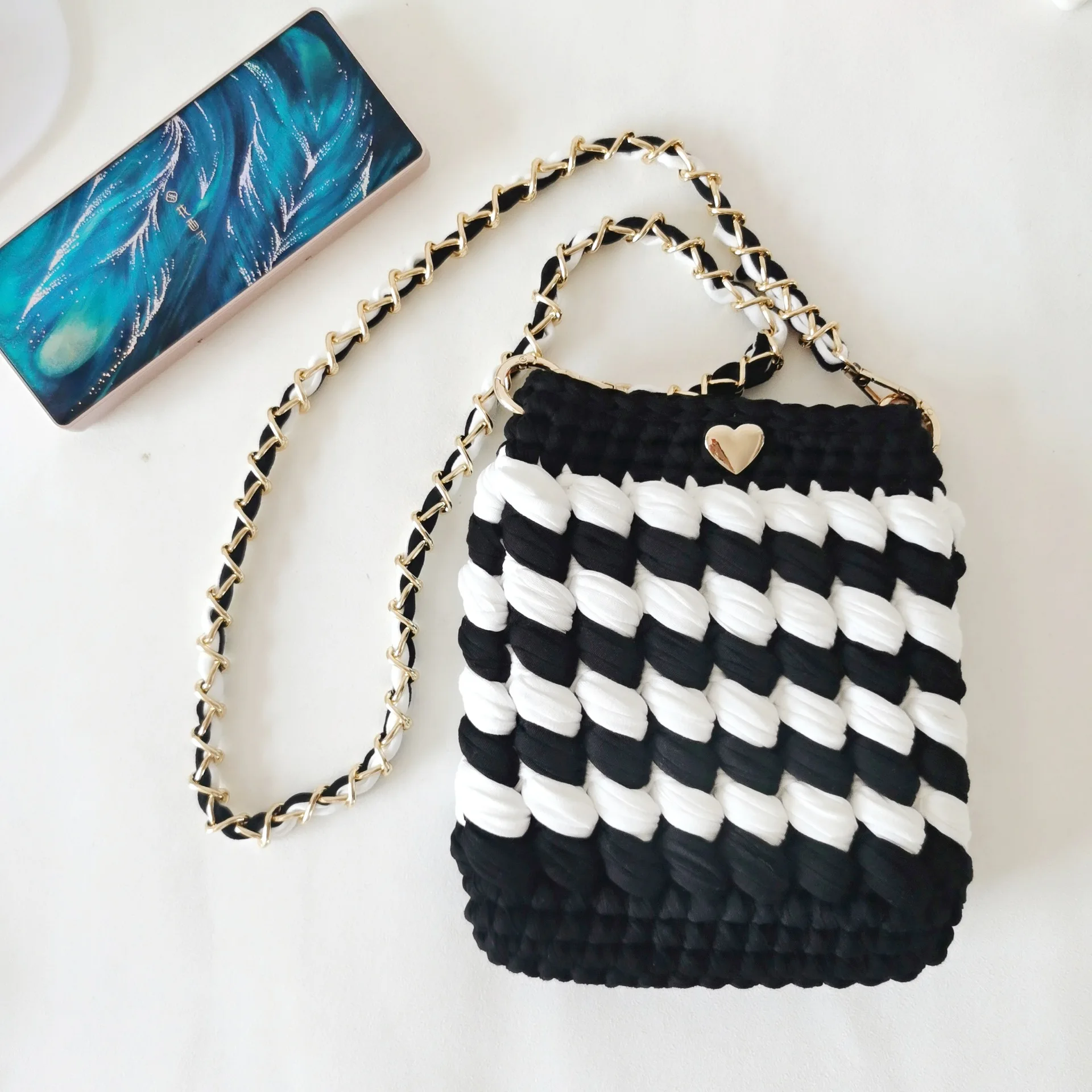 2024 New Black and White Spliced Mobile Phone Small Square Bag Cloth Bar Crochet Can Cross Diagonal Single Shoulder Chain Bag