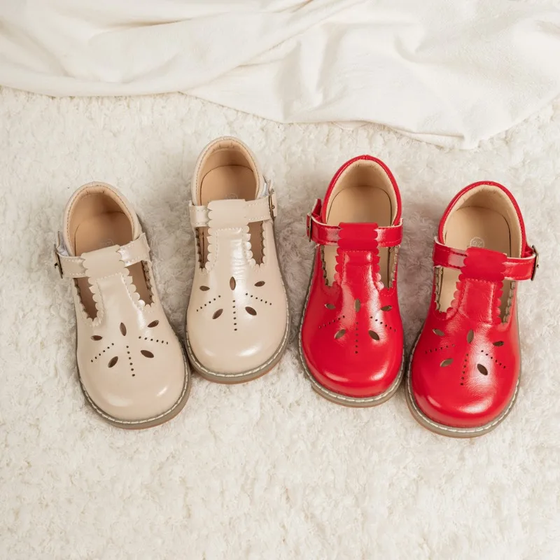 Trend Fashion Little Girls Leather Shoes Classic Hollow-out Children Causal Shoes Versatile T-strap Kids Flat Shoes Simple Soft