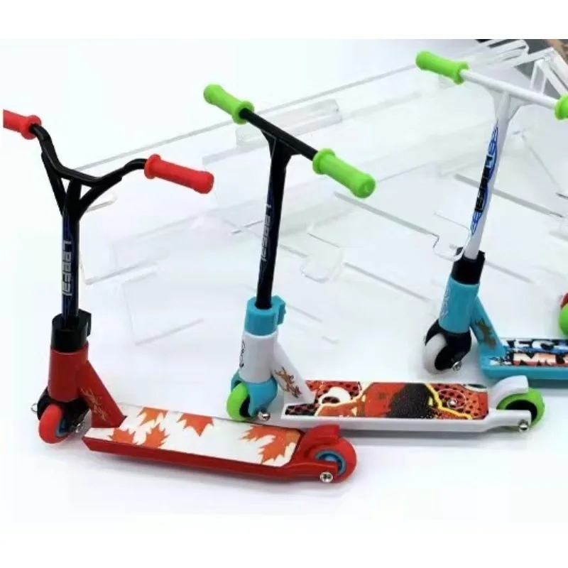 Mini Finger Scooter Toy Model Finger Scooter Skateboard Kit giocattolo interattivo per bambini accessori per casa delle bambole Mini Skateboard