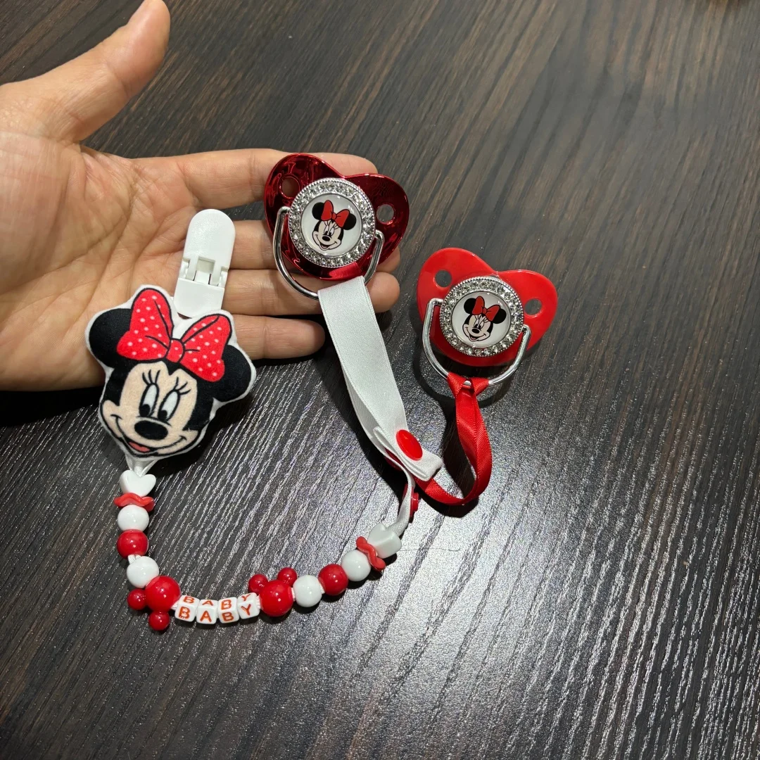 

Cute Chain Clip & Pacifier Safe for chewing. Perfect for travel and daily use A charming and practical gift Ideal for baby part