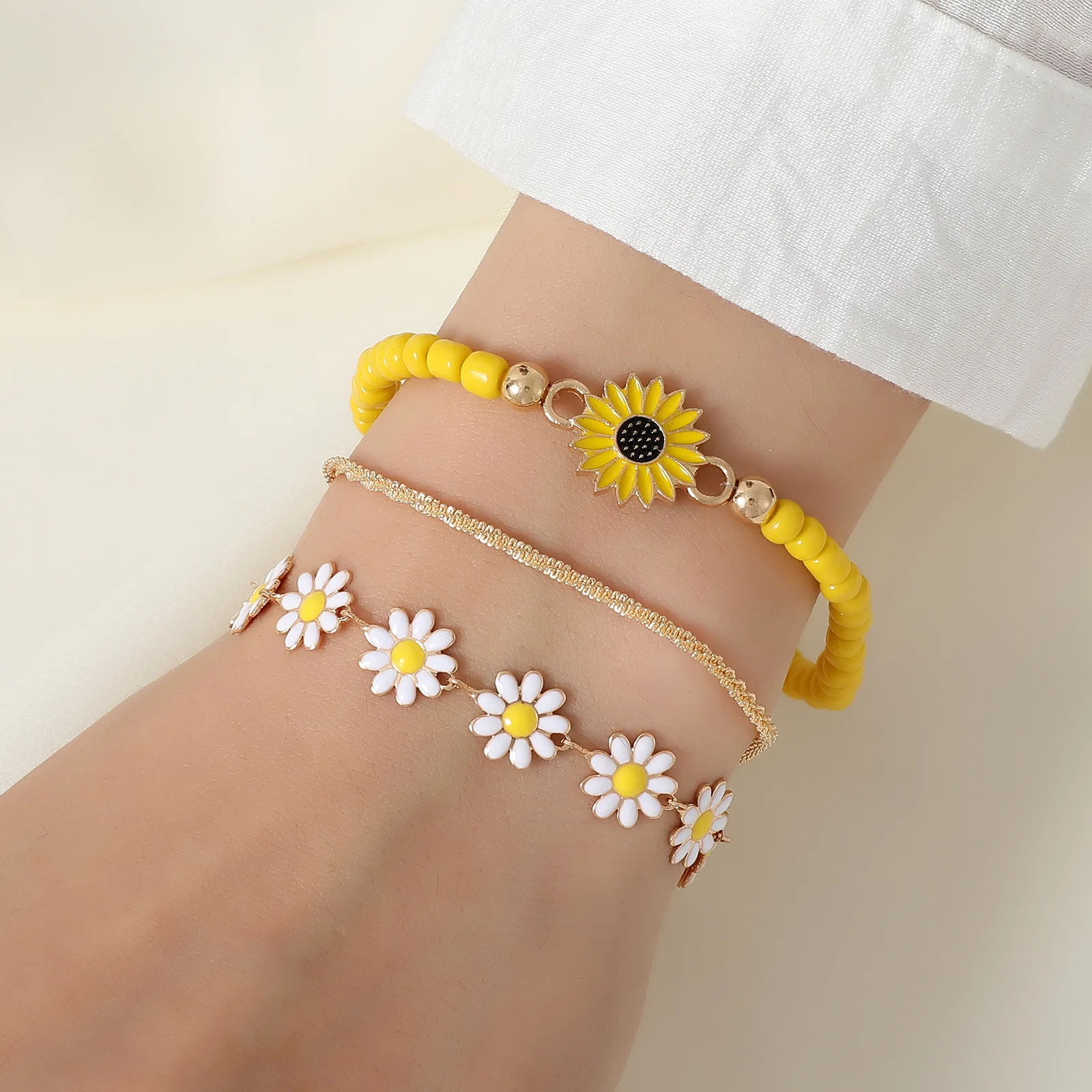 3pcs Cute Daisy Flower Pendant Bracelet Anklet Set for Women Bohemian Beaded Enamel Sunflower Stackable Hand String Jewelry