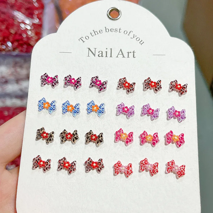 100개 7*10mm 새 레오파드 보우 & 플로럴 네일 참 - 5개 꽃잎 레진 네일 아트, 트렌디하고 시크한 매니큐어를 위한 독특한 프레스온 네일 장식