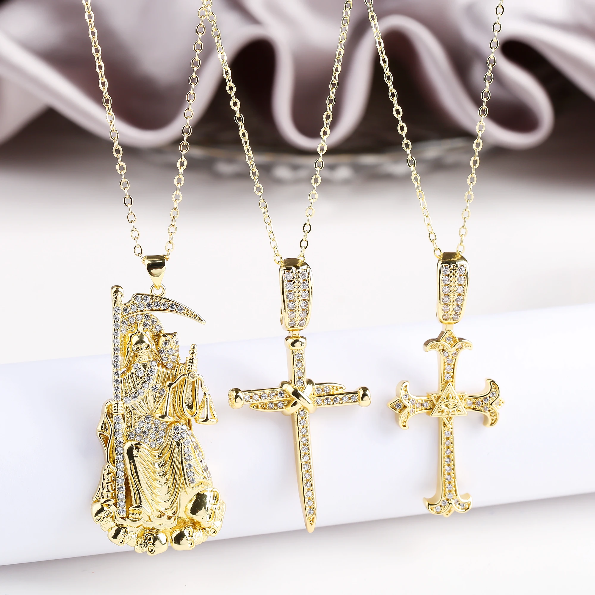 Personalized Shiny Zirconia Religious Character Cross Pendant Downstairs Hip Hop for Man Woman Punk Style Jewelry Accessories