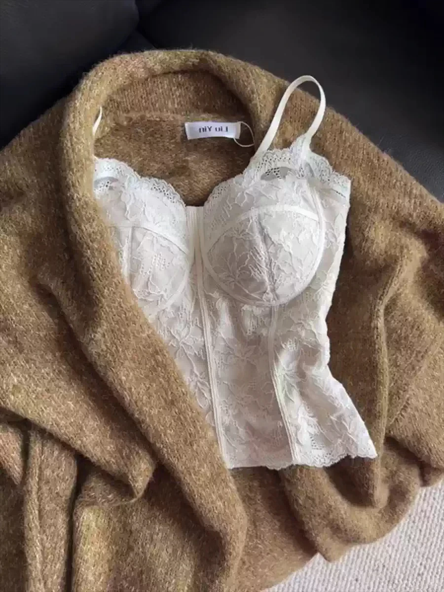 

Women's sexy pure desire style lace back camisole vest with high-end feel and chest cushion, slim fit and slimming bottom top