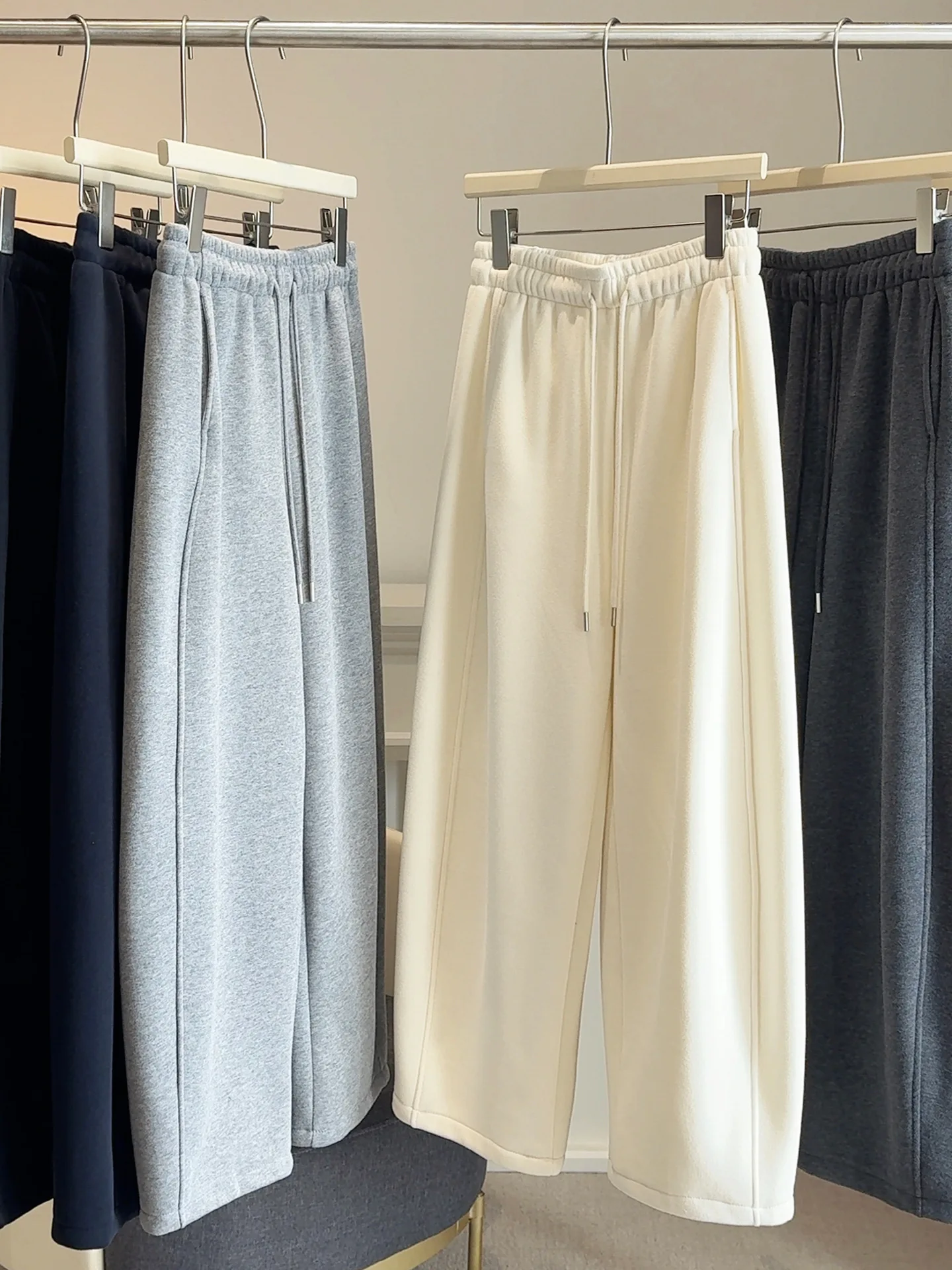 بنطلون رياضي سميك ودافئ للنساء لفصلي الخريف والشتاء، تصميم جديد بخصر مرتفع وساق واسعة مع مقاسات كبيرة