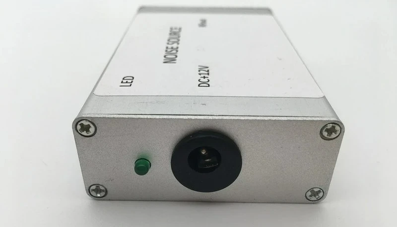 RF noise signal generator noise source simple spectrum tracking source Gaussian white noise generator