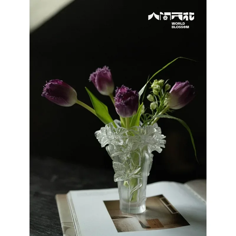 Flowering in the world, ancient glass frozen glass vase, kiln burning vase