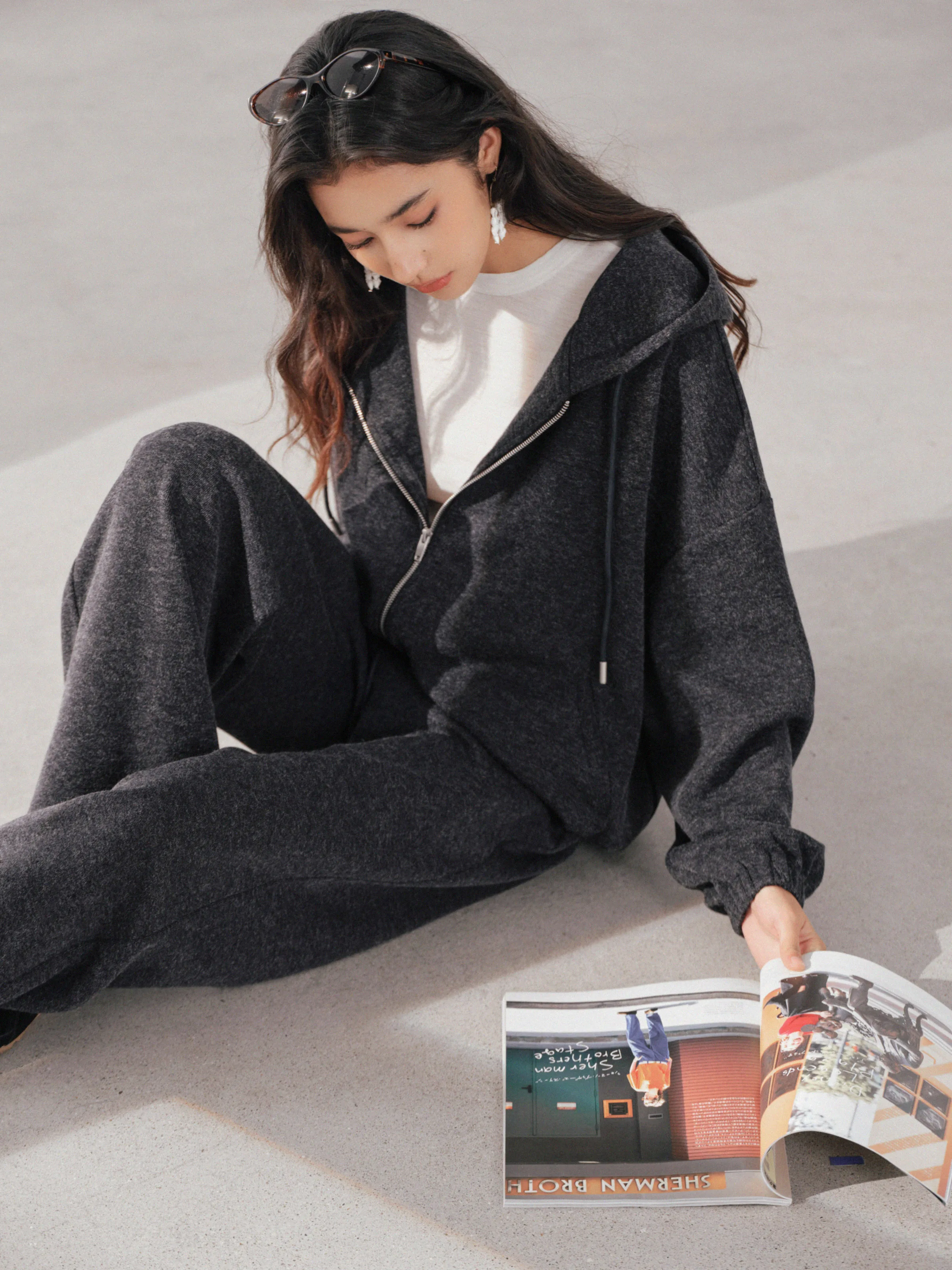 Damska bluza z kapturem w stylu vintage, luźny krój, rozpinana na zamek, miękka, dzianinowa odzież wierzchnia, swobodny, sportowy styl, na jesień, do noszenia na co dzień.