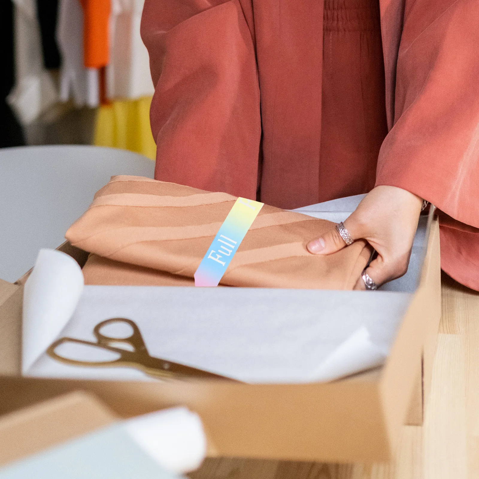 

4pcs Bed Sheet Organizer Bands Colorful Print Elastic Adjustable Storage Straps For Sheets Pillowcases Home Closet Organization