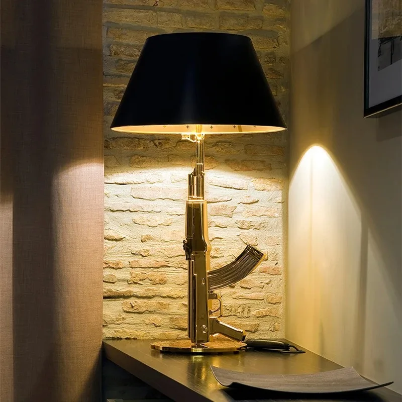 Imagem -02 - Creative Gun Standing Floor Lamp Art Decor Nórdico Resina Luz Sala de Estar Estudo Quarto Decoração da Casa Ak47