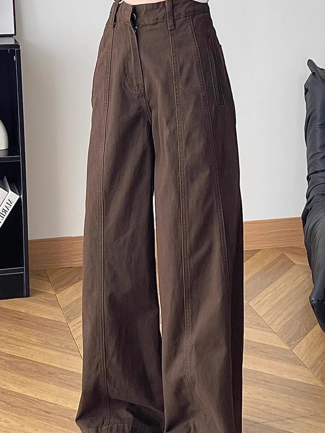 

Retro American Style Casual Wide Leg Straight Cut Jeans Coffee Color High Waist Cotton High Waist Pocket Zipper Closure