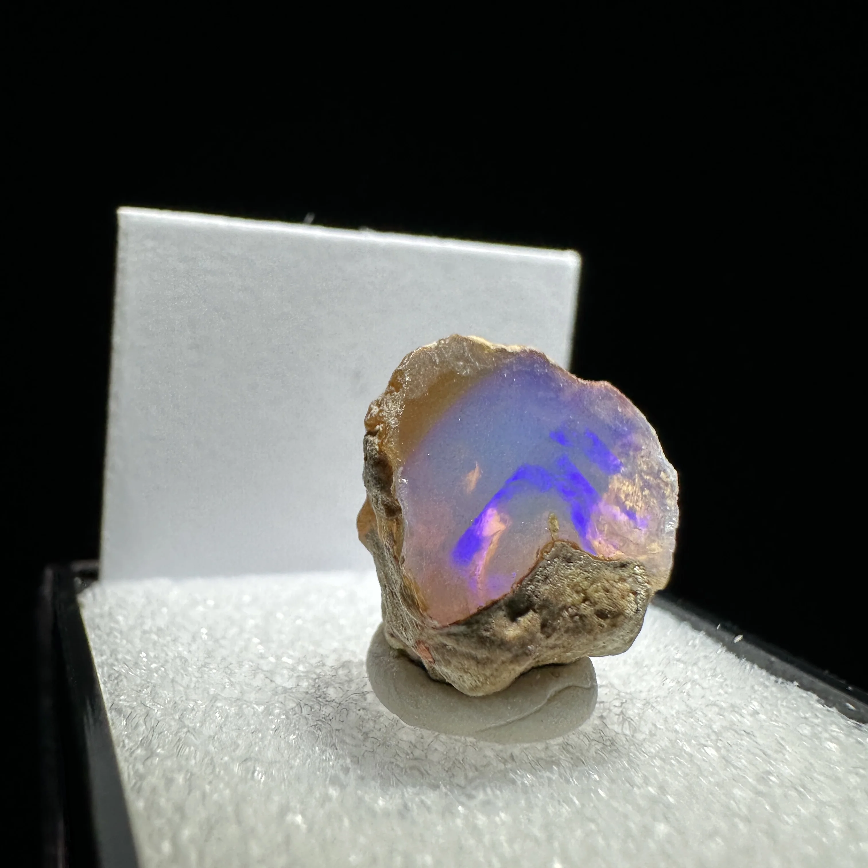 Natural rare color Ethiopia Opal gem mineral specimen + healing quartz crystals and stones rock gemstone BOX size3.4*3.4mm
