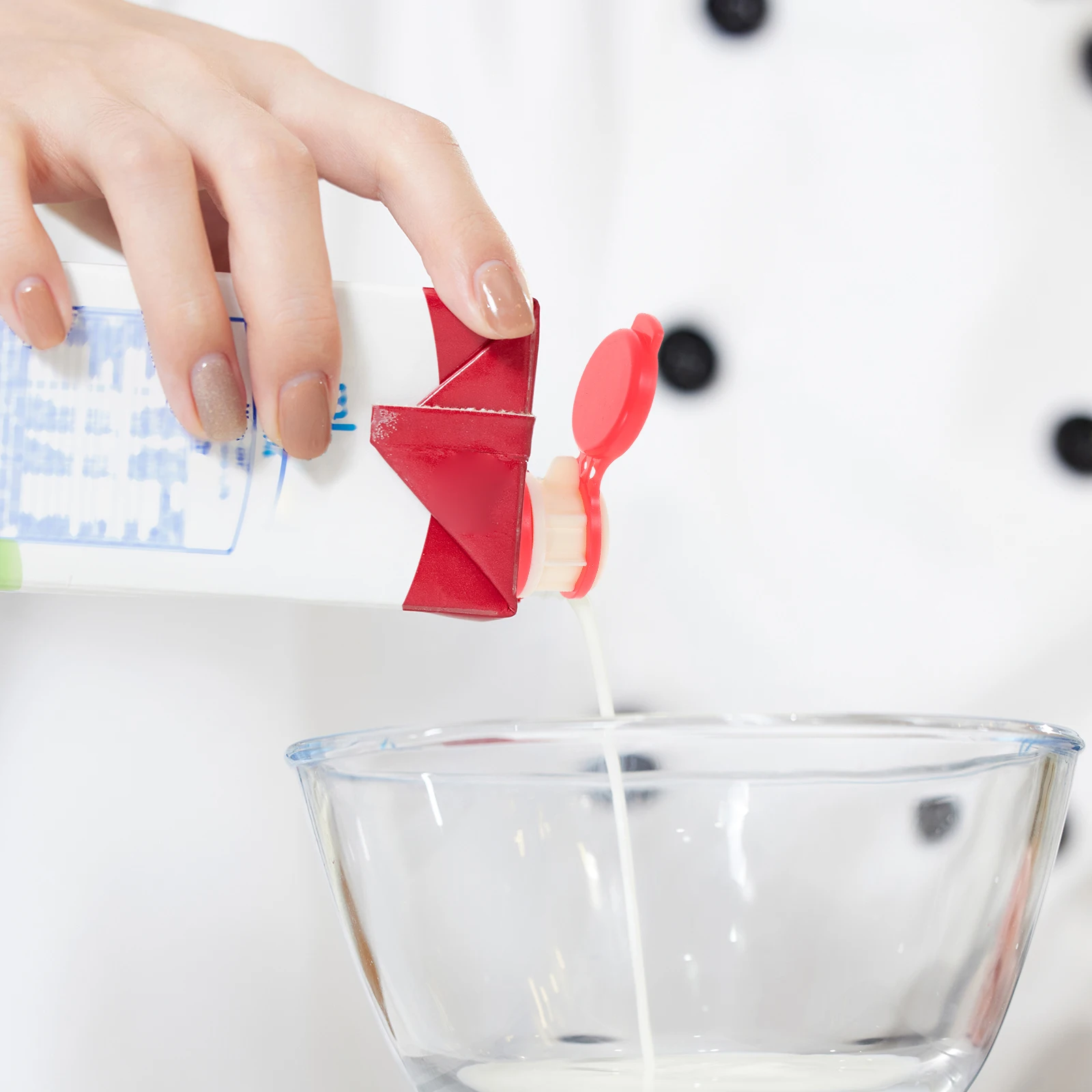 

HOLIDYOYO 4Pcs Drink Spout with Lid Juice Dispenser for Paper Cartons Easy Pour Extension Home Party Use