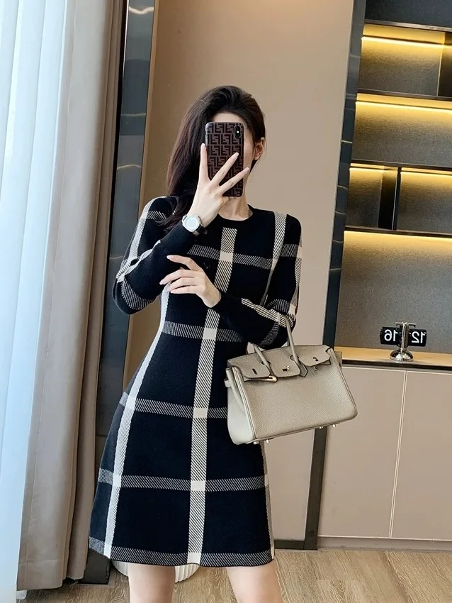 2025 Autumn Dress Is Thin, Autumn Temperament Retro Knitted Sweater Black Bottom Skirt Winter - Image 4