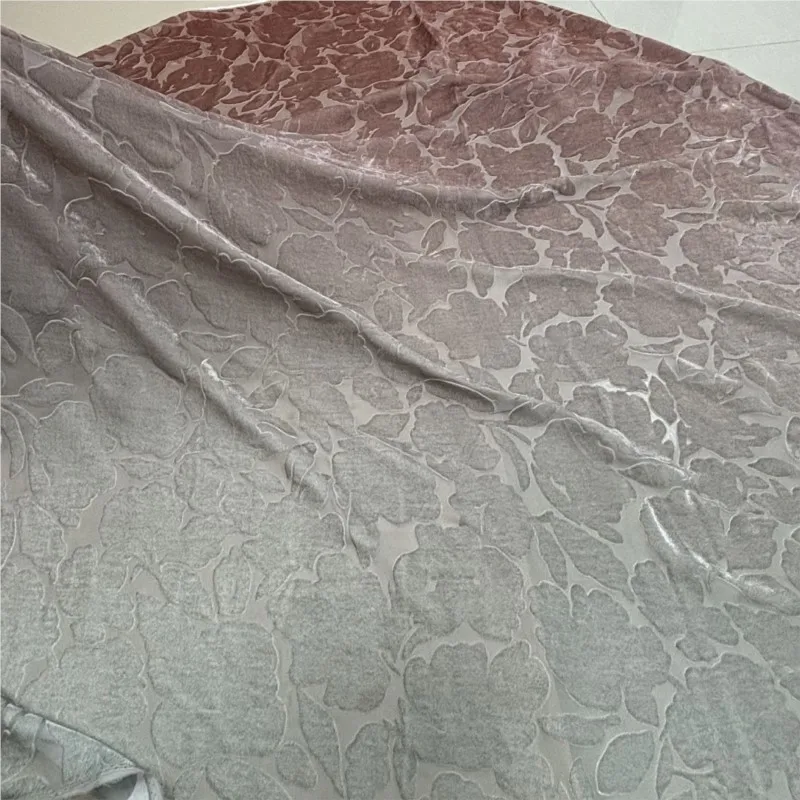 

Silk fabric with a gradient of floral patterns woven velvet and dress cheongsam