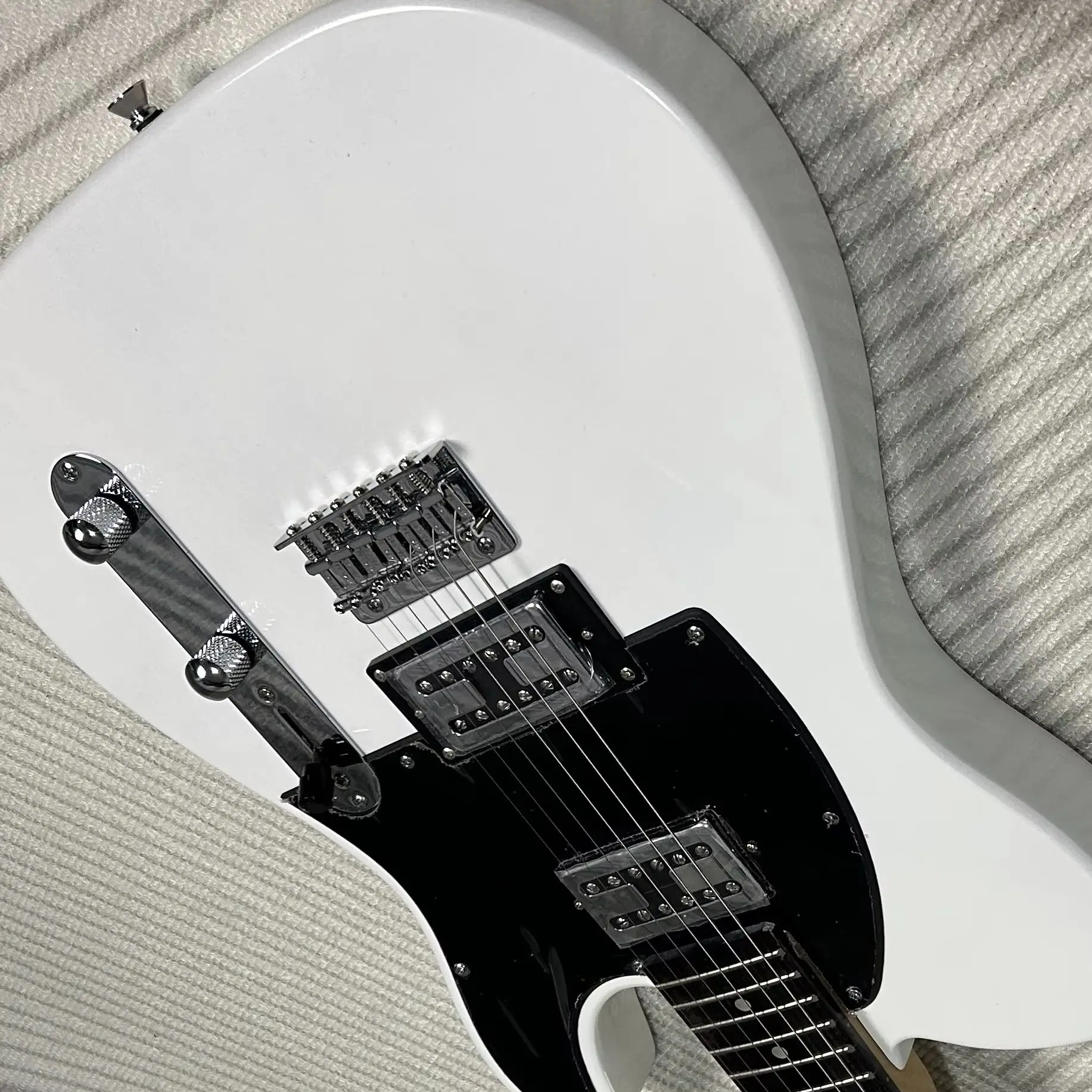 White Electric Guitar Rosewood Fretboard Mahogany Body HH Pickups view 3