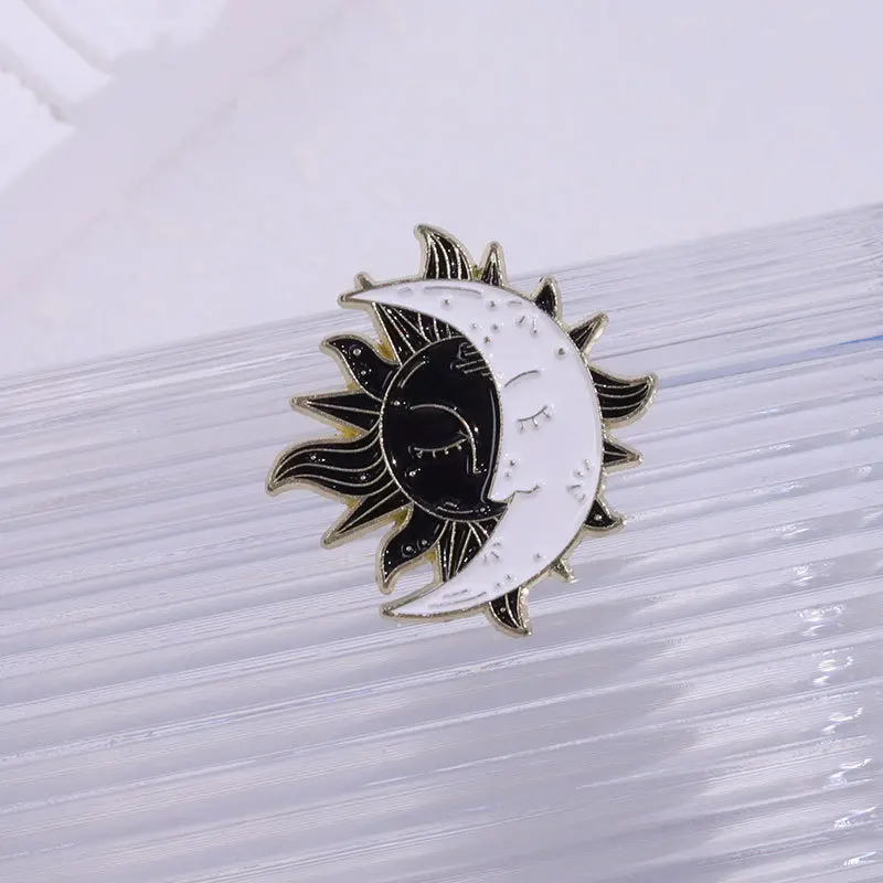 مخصص الشمس والقمر المينا دبابيس ، دبابيس أبيض وأسود ، شارات التلبيب ، عشاق فاسق المجوهرات ، هدية للأصدقاء #3