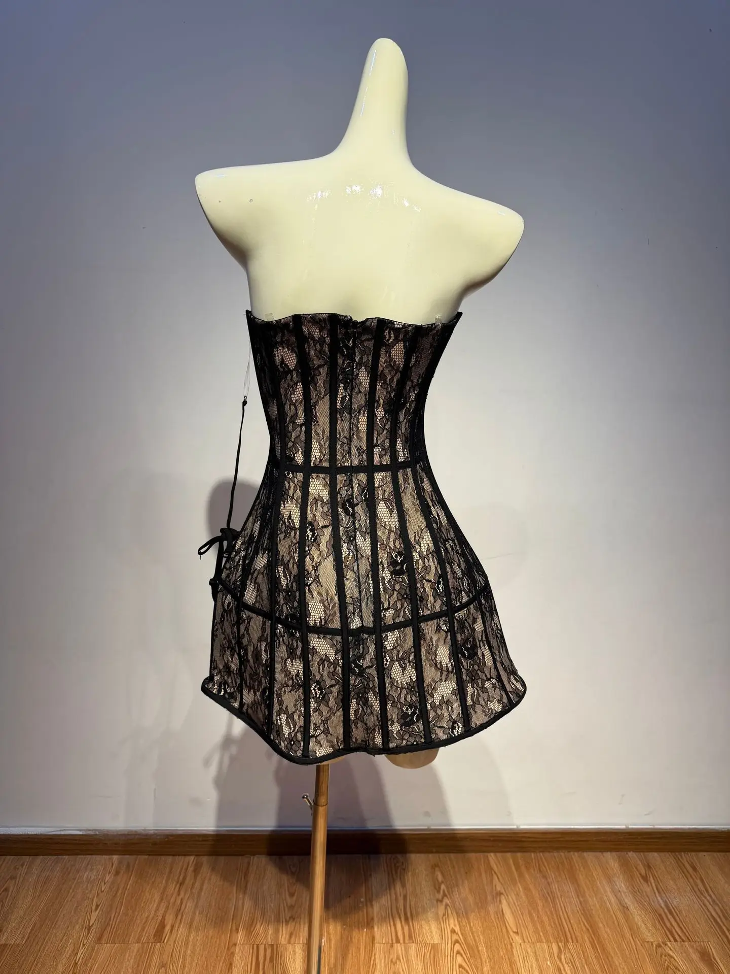 2026 جديد إمرأة مثير حمالة عالية سبليت ميدي Bodycon فستان أبيض 2025 أنيق مساء نادي فاخر فساتين حفلات أعياد الميلاد