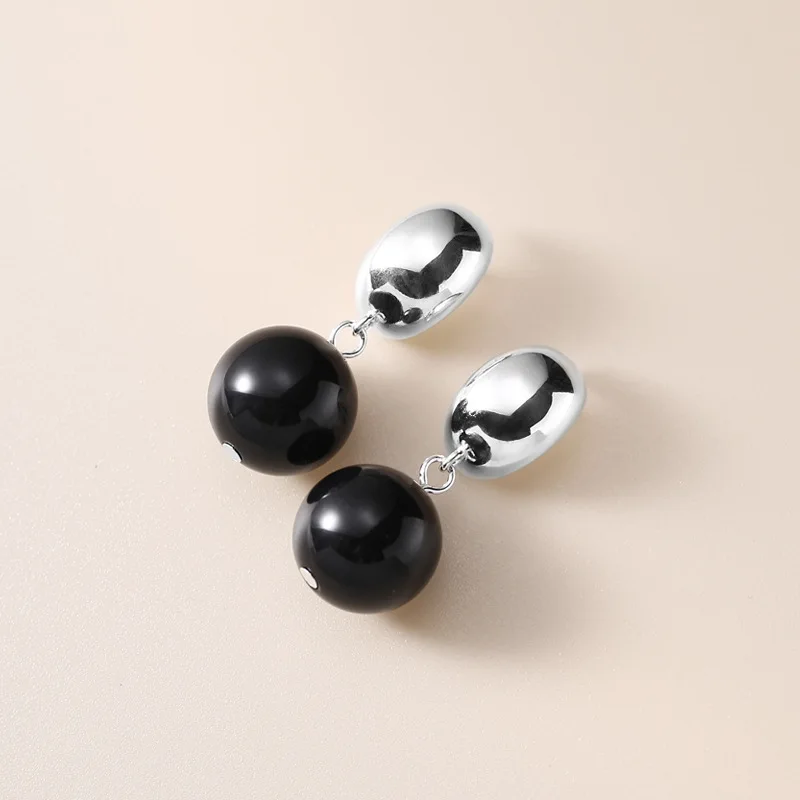 S25 فضة دعم كشف بالجملة العقيق الأسود الكرة أقراط المؤنث موضة شخصية C-شكل نصف دائرة