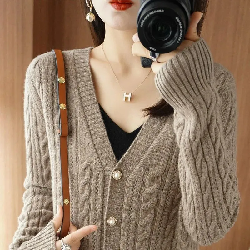 

Middle-Aged Women V-Neck Cardigan Solid Color Twist Knitted Sweater Spring Autumn New Fashion Female Loose Knitwear Tops T1282