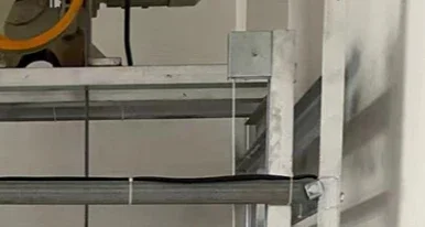 مصعد البضائع الصغيرة/مصعد البكم/مصعد المطعم