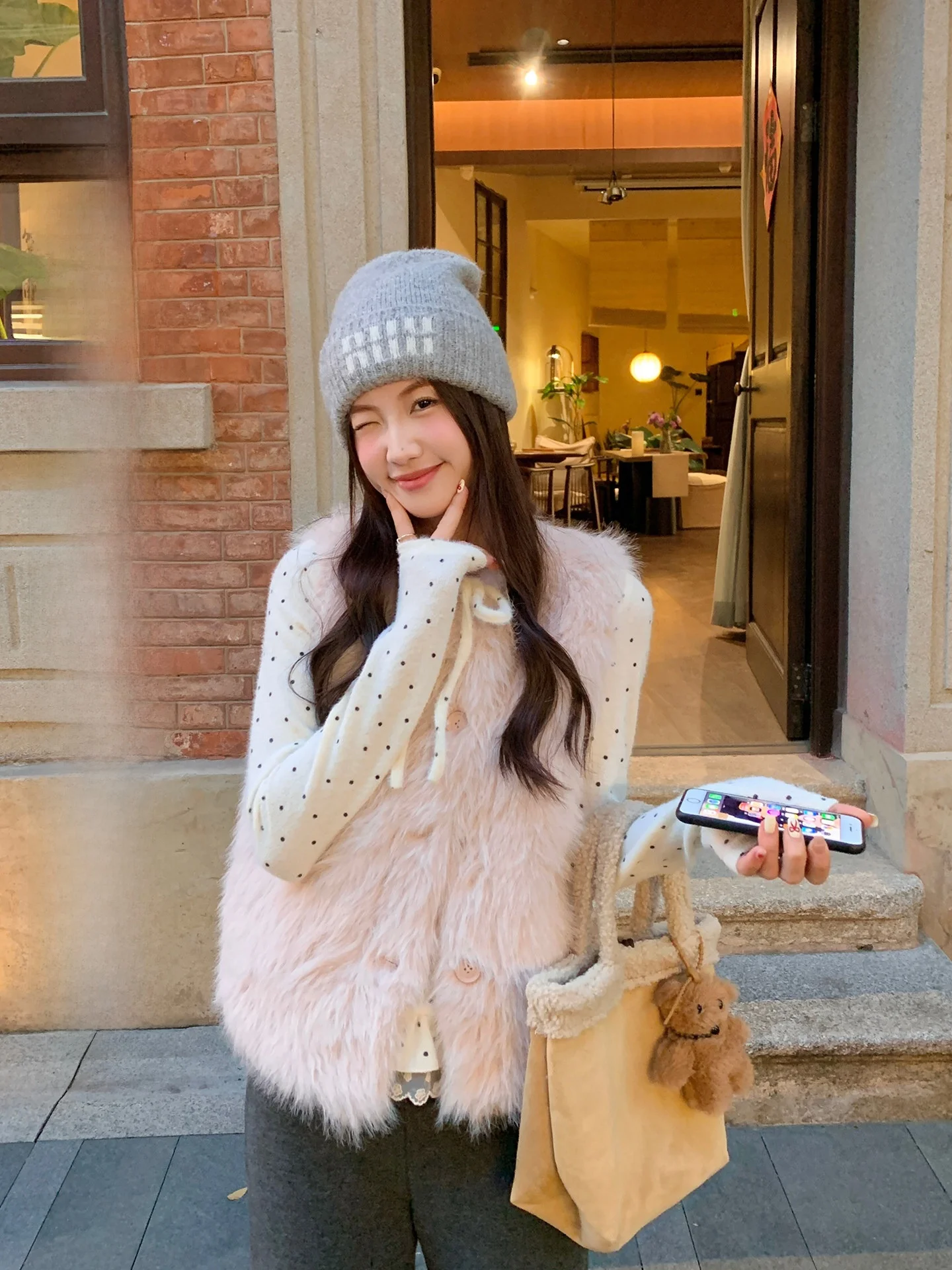 

Женский жилет из искусственного меха Cheese Rabbit: модный, теплый, свободный крой, для многослойных образов, для повседневной носки, полиэстер.