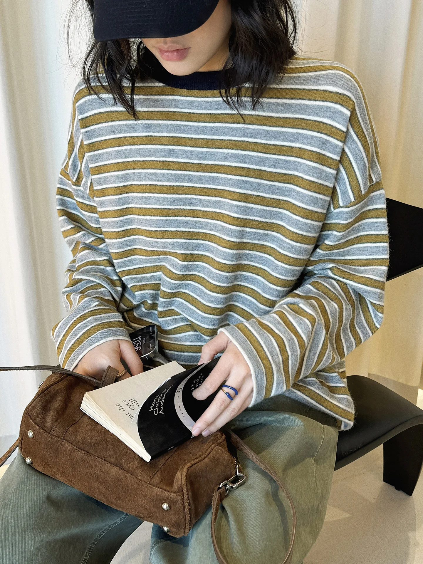 Spring new Korean retro fashionable contrasting round neck striped silhouette T-shirt loose and comfortable top for women