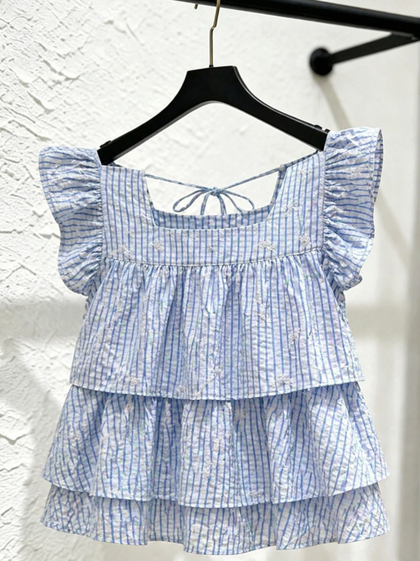 

Sweet Style Striped Top Women's Fashionable Summer 2026 Square Collar Sleeveless Sweater Korean Version Straight Cut Silk Shirt
