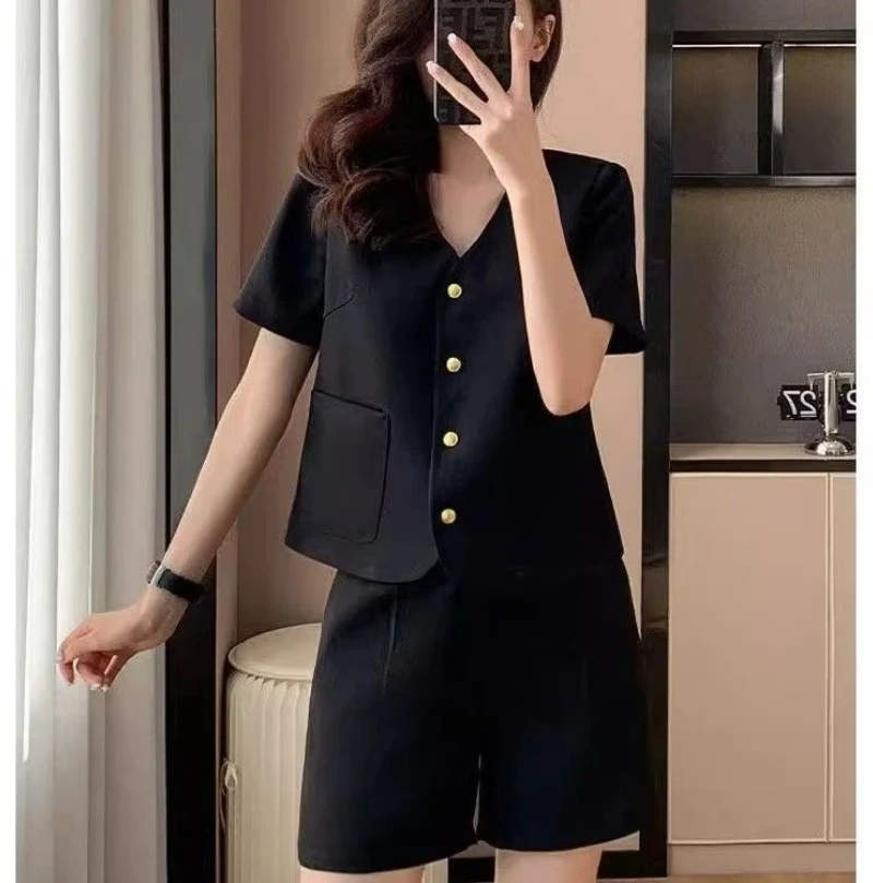 Elegant and Fashionable Women's Set, Spring and Summer Korean Version High-end Top and Shorts Two-piece Set