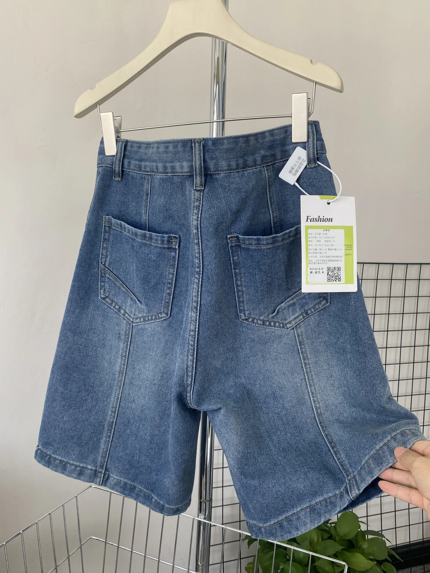 

High Waist Slimming Denim Shorts Women's Summer Fashion Straight Leg Loose Fit Mid-Calf Casual Jeans High Waist Zipper Closure