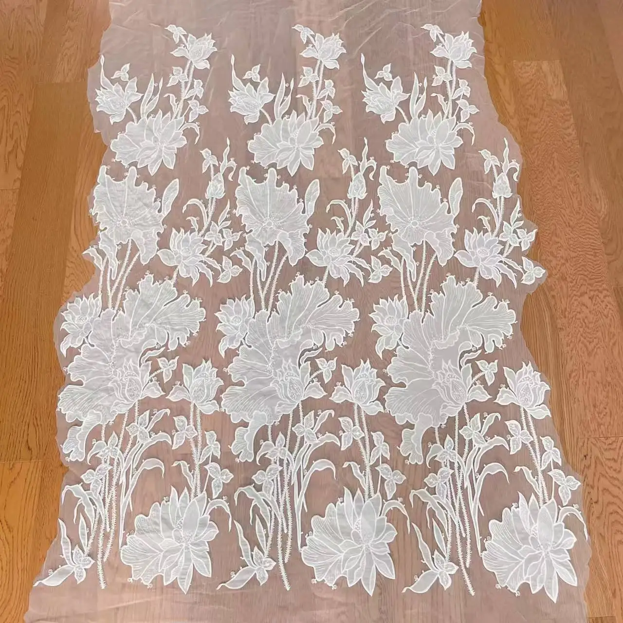 Großes Lotusblumen-Blätter-Perlen-Pailletten-Hochzeitskleid, Hochwertige Maßanfertigung, Stoffblütenblätter, 3D-Brautspitzenstoff RS24469 – Detail 1