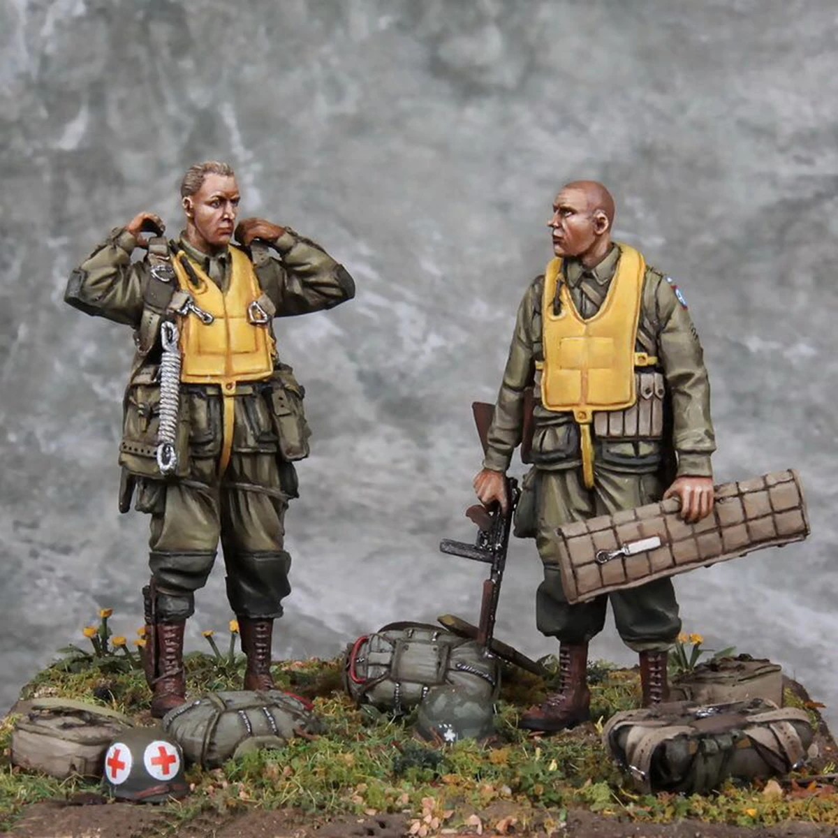 1/35 U.S. Army Airborne Combat Corpsman and Sergeant Figure Resin Figure Unpainted Model Kit, military theme, unassembled and un