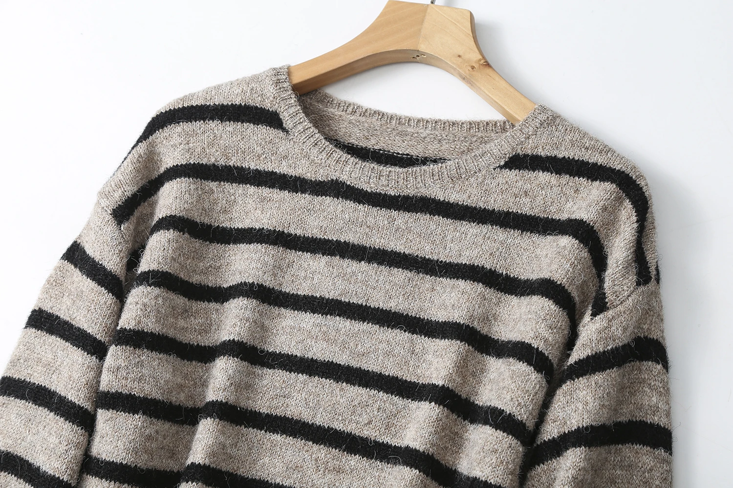 Ethereal MD 2024 new style of Women\'s casual lazy soft waxy striped crew-neck sweater sweater