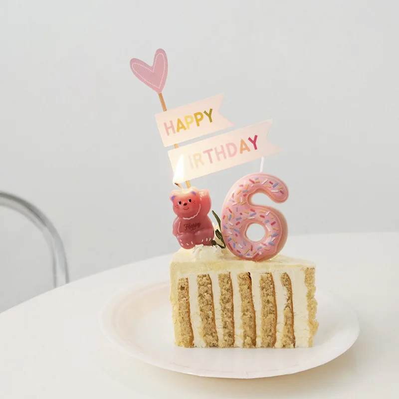 Fotografia 4: Velas de aniversário estilo Ins para meninas, donuts de morango, biscoitos com creme de chocolate, velas digitais, decorações para bolo de festa