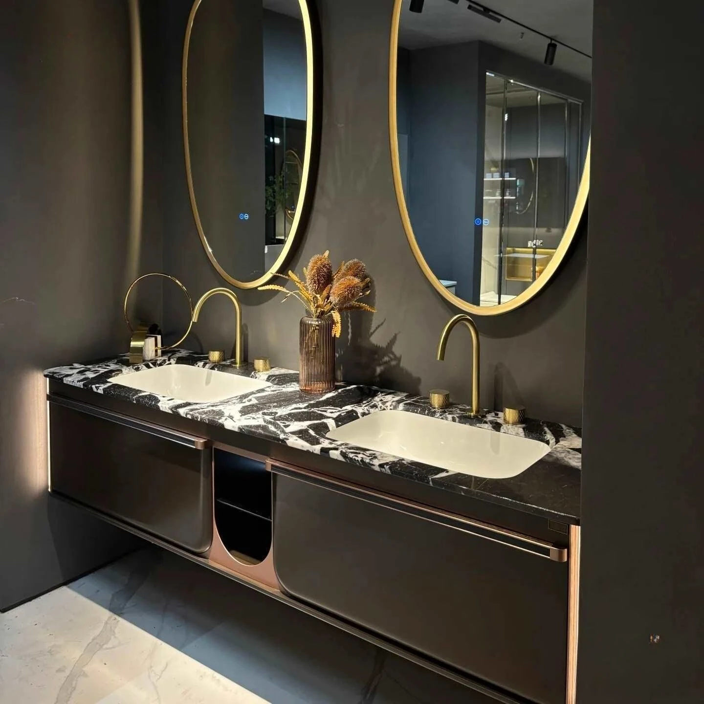 Light luxury hotel style bathroom cabinet combination luxury stone seamless ceramic basin toilet washstand hand washbasin