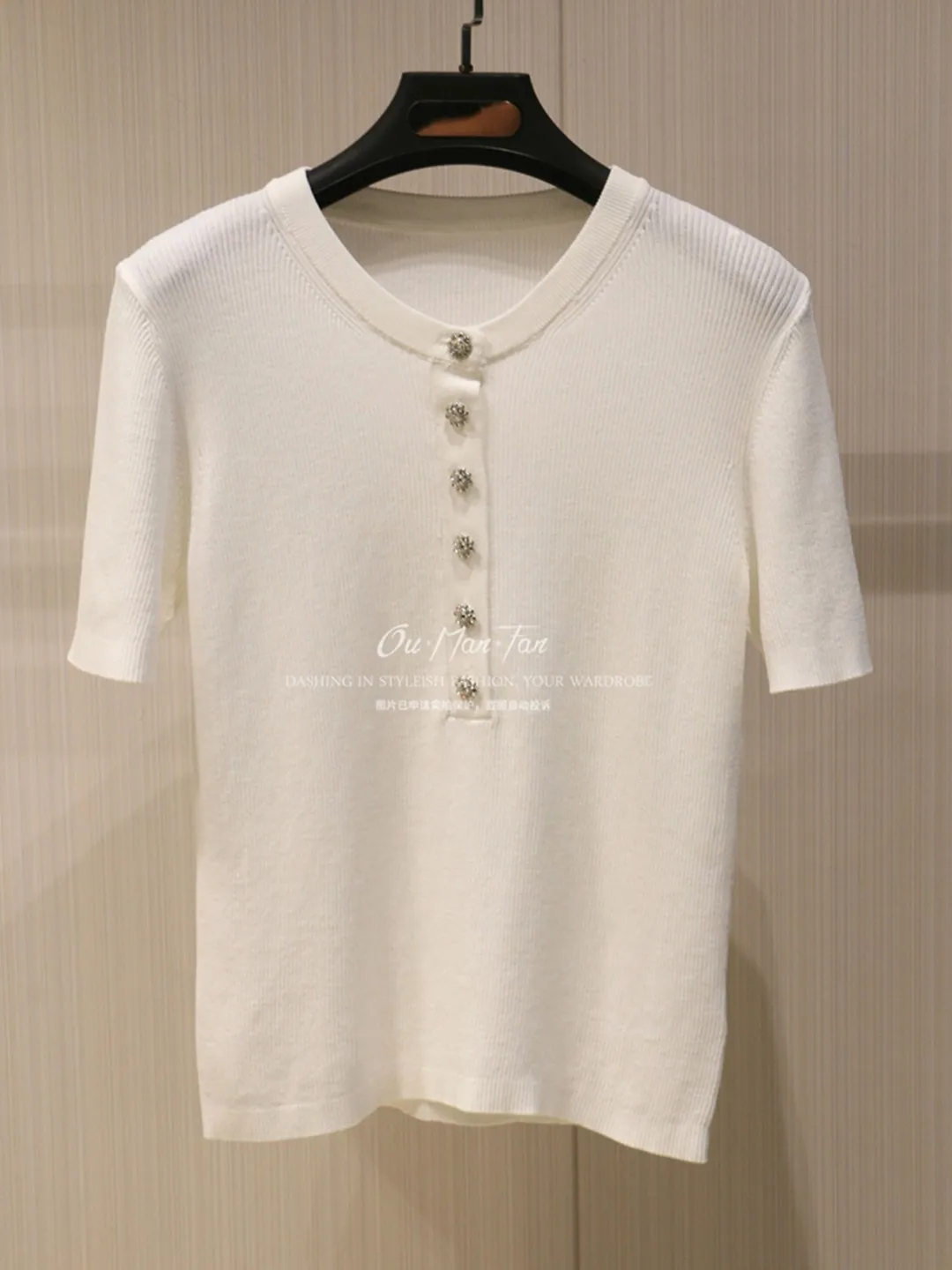 2026 Summer New Simple All-match Single-breasted Slim-fit Slimming Short-sleeved Sweater Women's Round Neck Top