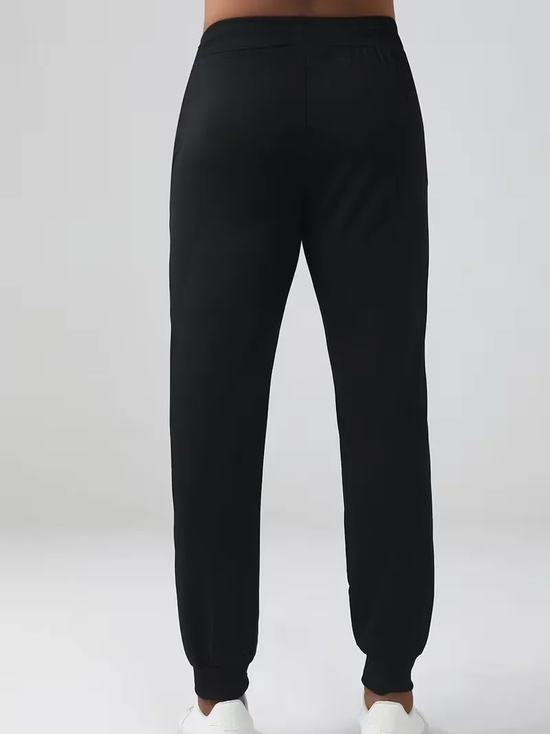 Herren-Freizeit-Jogginghose mit elastischem Bund und Kordelzug – bequeme Sport- und Freizeithose mit schlichtem Muster. – Detail 5