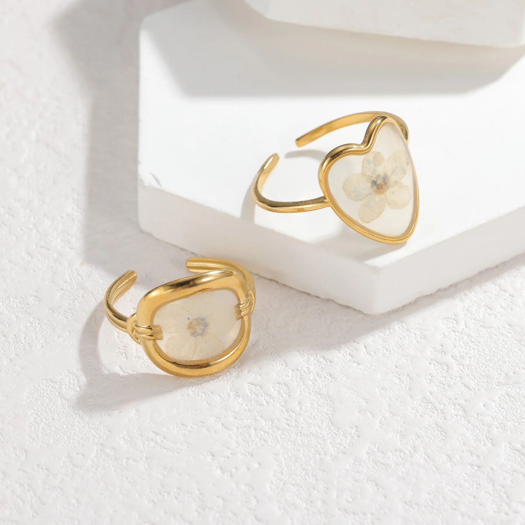 Fashion White Dried Flower Gold-plated Stainless Steel Adjustable Ring Versatile High-quality Waterproof Women's Jewelry Gifts