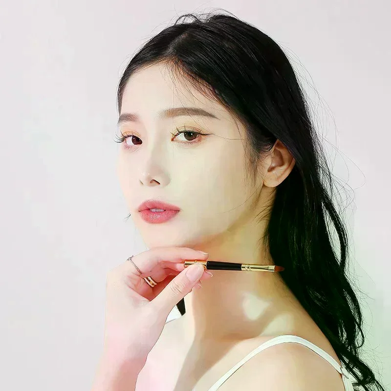 Wysuwany pędzelek do makijażu ust, pędzel do szminki, błyszczyka, pędzel do cieni do powiek, pędzel do podkładu, aplikator, podróżny zestaw kosmetyków do makijażu.