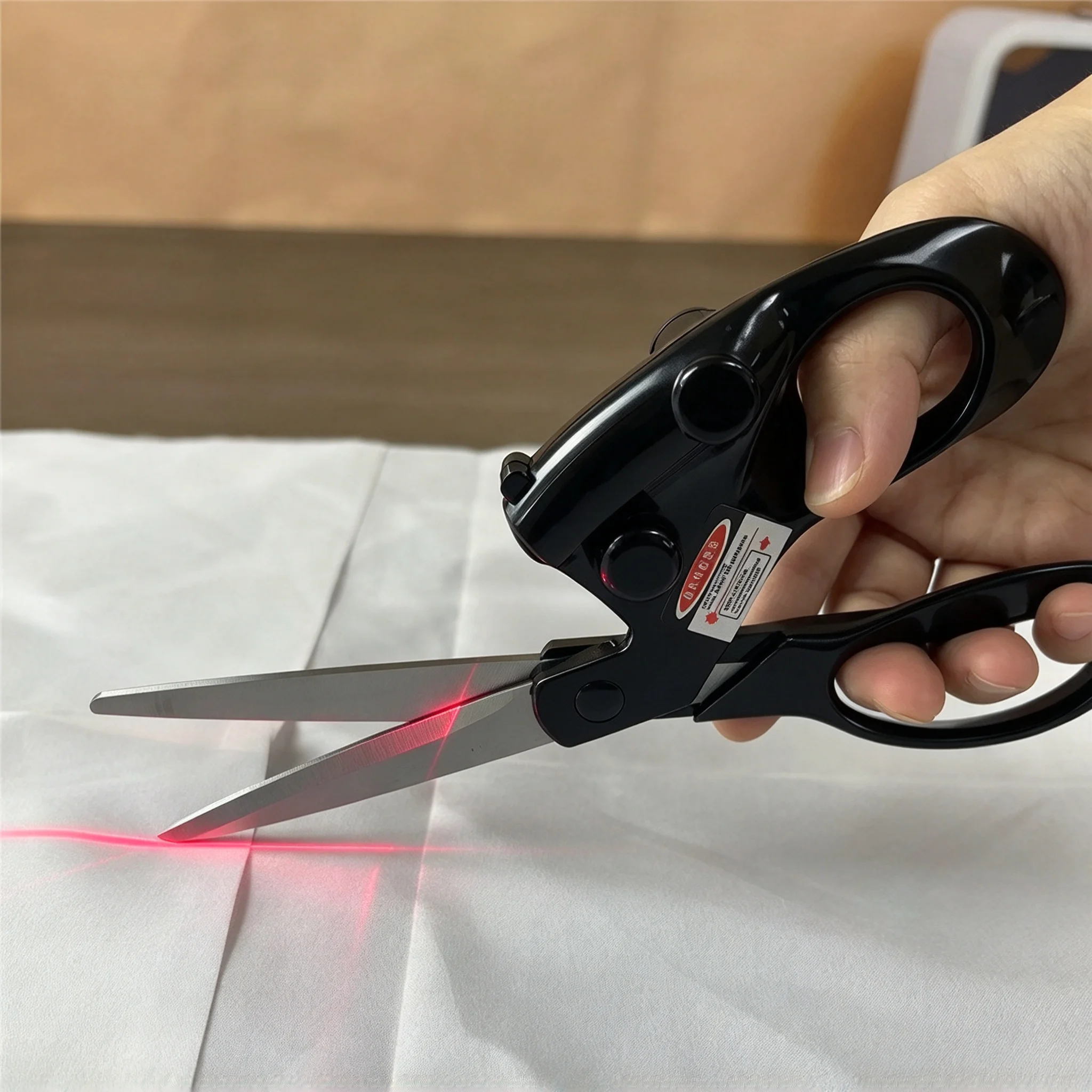 1pc Popular New Professional Laser Guided Scissors for Home Crafts Wrapping Gifts Fabric Sewing Cut Straight Fast Scissor Shear