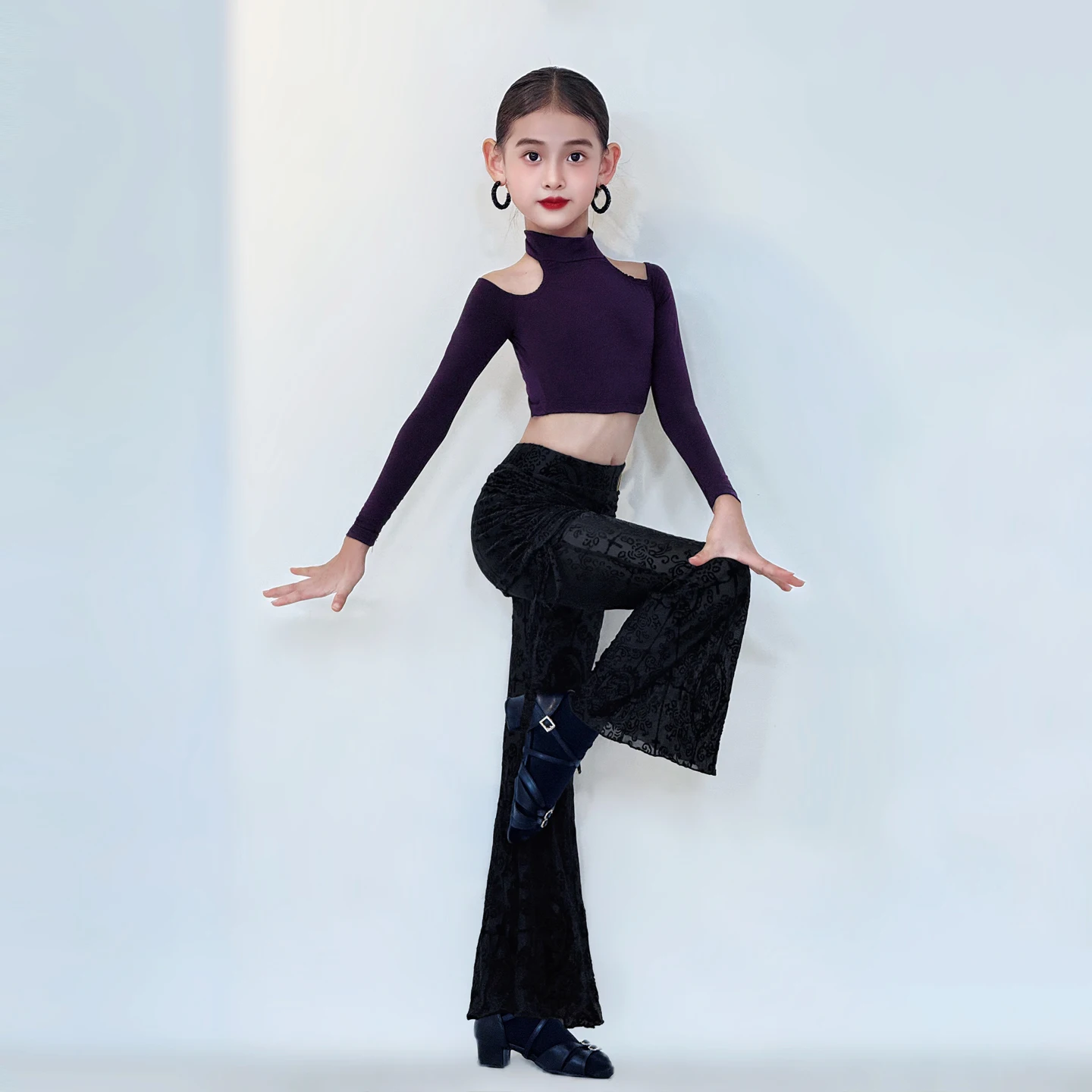 Ropa de entrenamiento de baile latino para niñas, pantalones acampanados de baile para niños, Tops con hombros descubiertos, vestidos de competición de baile latino