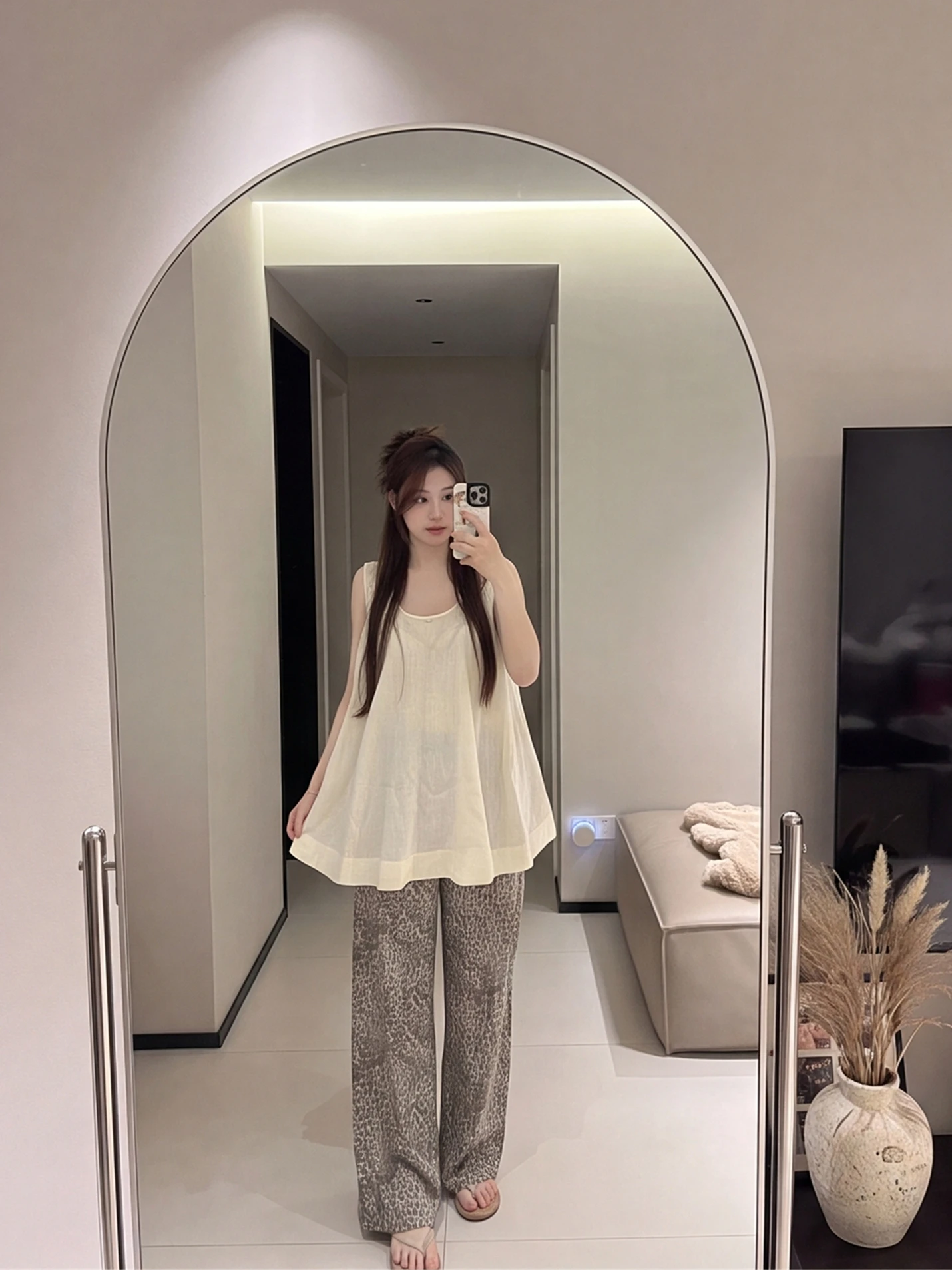 Oval Neck Loose Fit Sleeveless Women's Vest Ivory Casual Style Summer Fashionable Versatile Meat Concealing Daily Wear