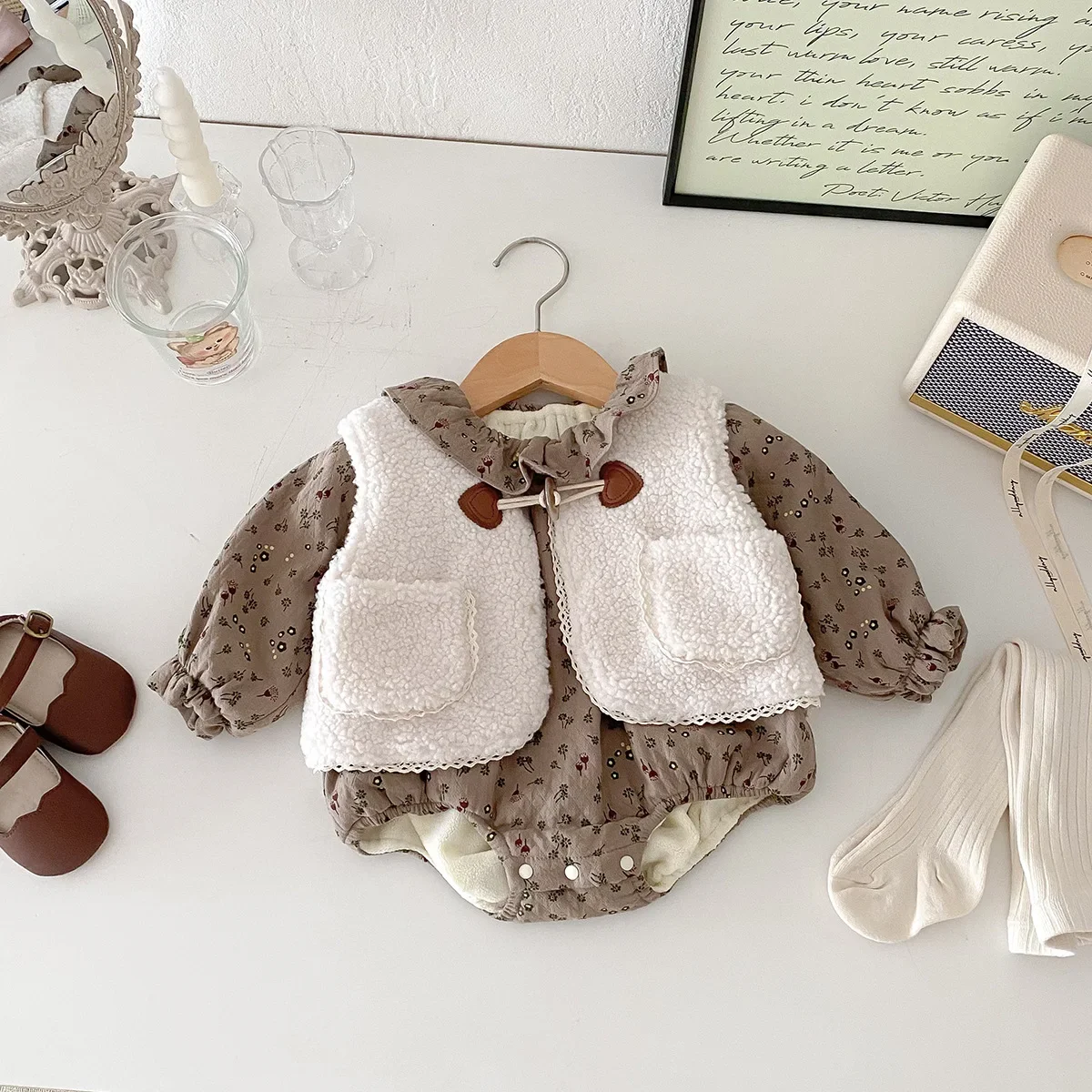 

Baby Set Autumn Winter 2024 New Newborn Thick Velvet and Fashion Baby Winter Romper Vest Two Piece Set