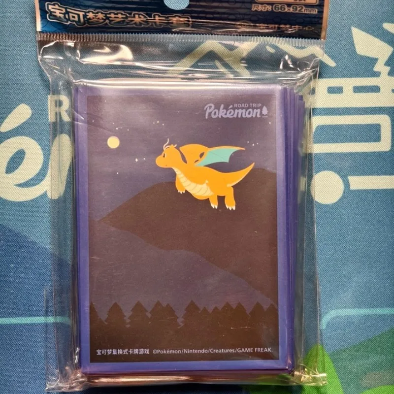 100 % Original Pokemon ROAD TRIP Kartenetui Aufbewahrungsbox Pikachu Mimikyu Dragonite Battle Pad PTCG Sammelkarten Peripheriegerät
