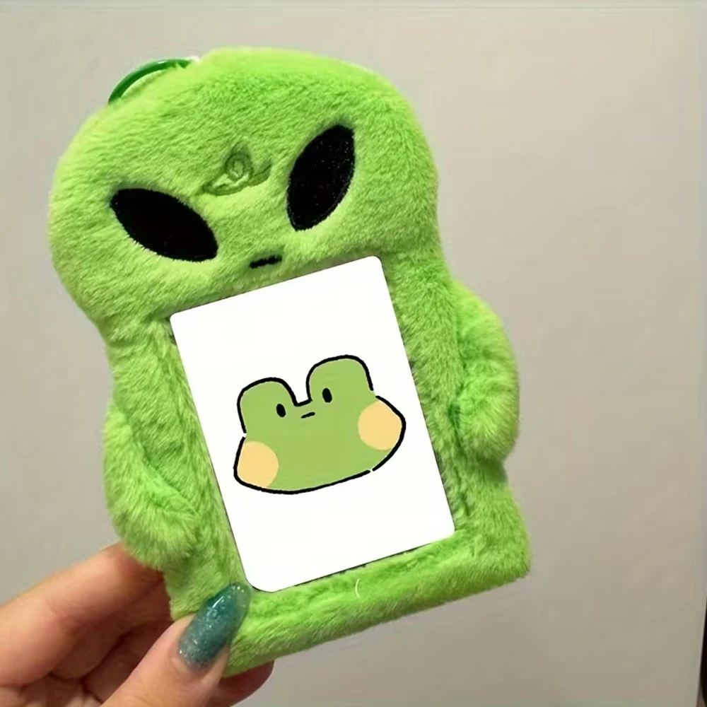 1-Piece Green Alien Plush Photo Card Holder Pendant—A Cute and Unique Display Case Designed for Collectors, Featuring a Clip-On Closure Design, Perfect for Fans and Craft Enthusiasts