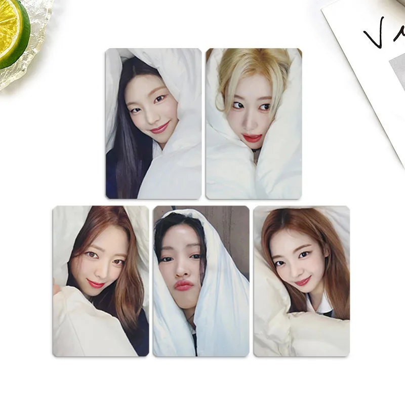 

KPOP Idols ITZY Regression New Album Laser Card Yeji Lia Ryujin Chaeryeong Yuna Lomo Cards For Fans Collection Gifts