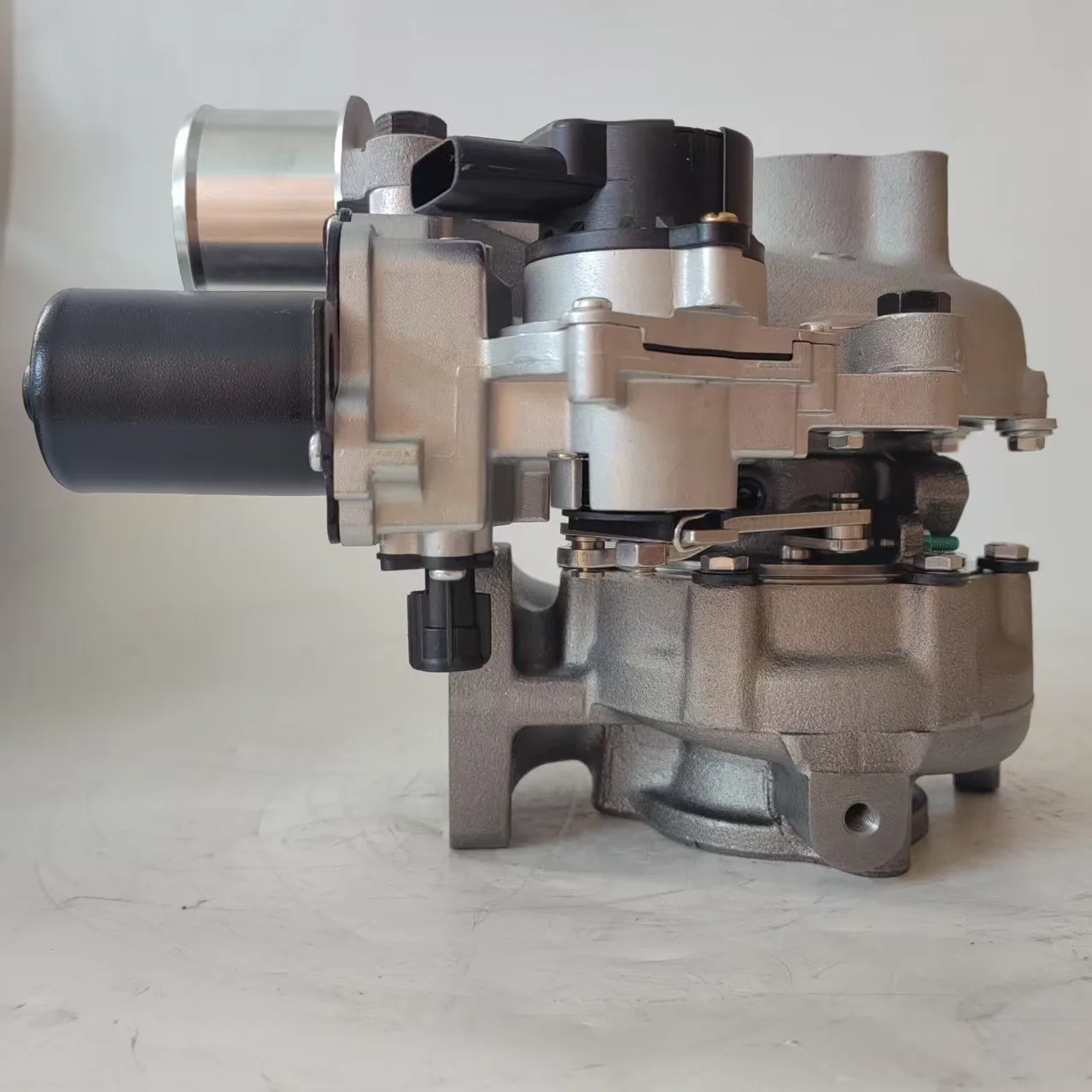 17201-0L070 Adatto per turbocompressore 2KD