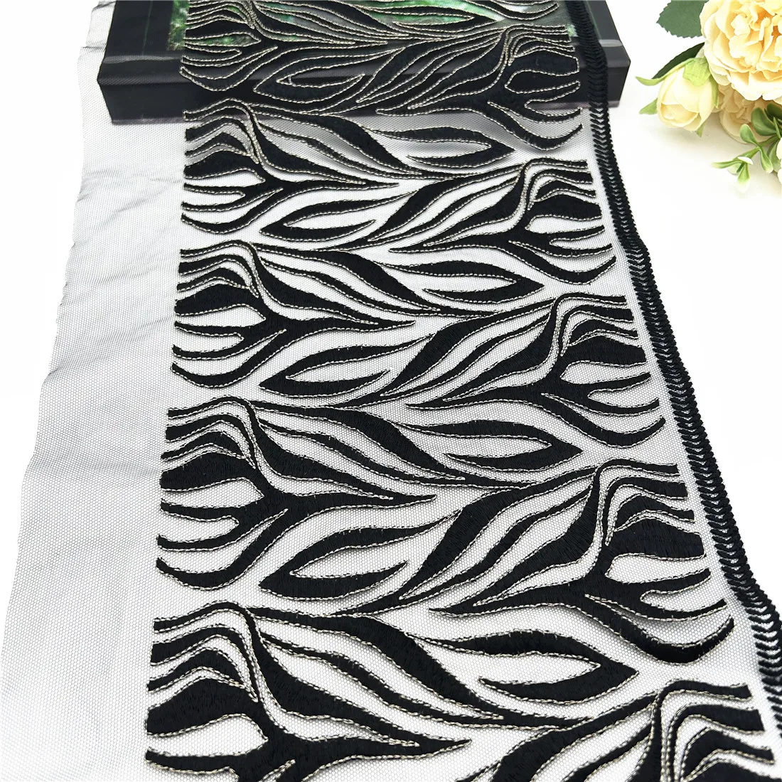 3y/lot Breite 25cm Schwarz-Gold Schimmernde Stickerei Spitzenborte Kleidungszubehör Kleid Nähapplikation Kostüm Spitzenstoff Hochzeit