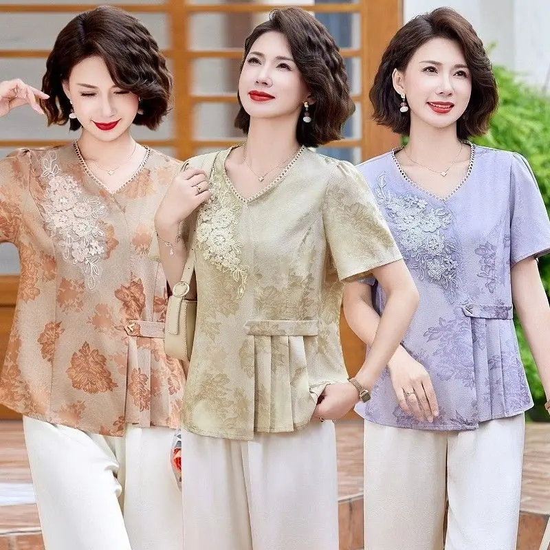 

Elegant V-Neck Mid-Sleeve T-Shirt for Middle-aged and Elderly People with Embroidery